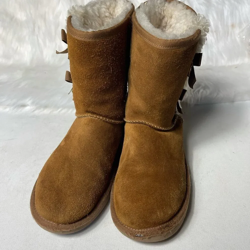 Kookaburra by UGG Victoria short tan boots embellished with bows size 9